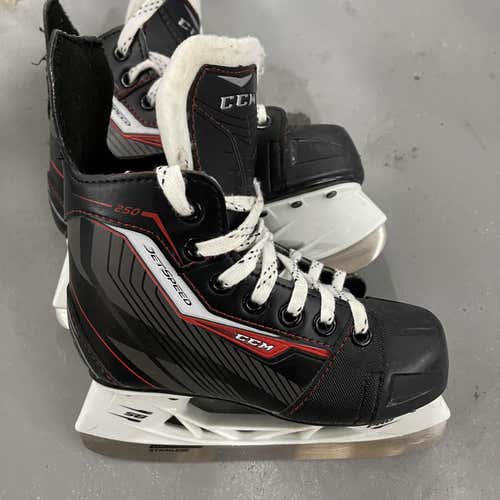 Youth CCM JetSpeed 250 Regular Width Size 12 Hockey Skates