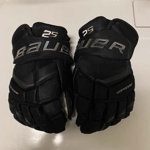 Black Senior Bauer Supreme 2S 13"  Gloves