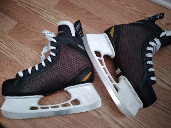 New Junior Bauer Supreme One.4 Hockey Skates Regular Width Size 5