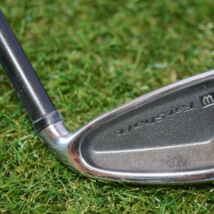Wilson 	Fat Shaft 	5 Iron 	Right Handed 	38.5"	Graphite 	Regular	New Grip