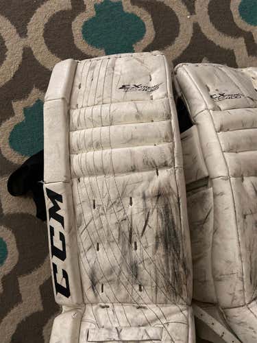 White Junior 26" CCM Extreme Flex 400  Goalie Leg Pads