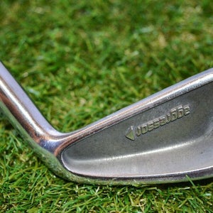 Wilson 	Aggressor 	4 Iron 	Right Handed 	38.5"	Steel 	Stiff	New Grip