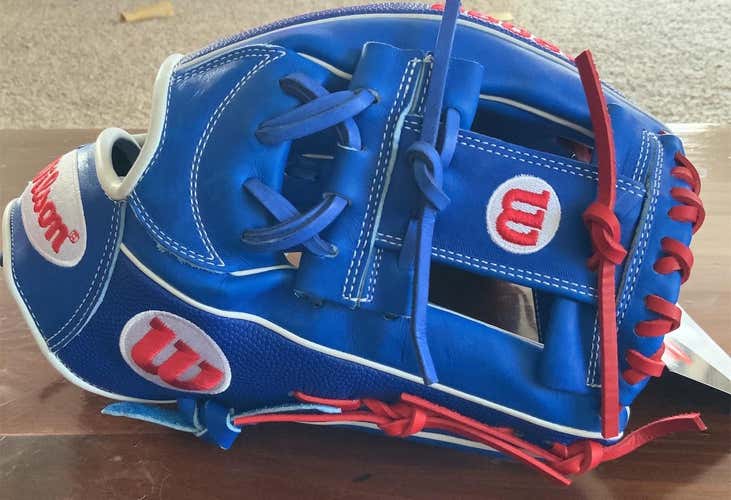 New Right Hand Throw A2000 12.25" Baseball Glove