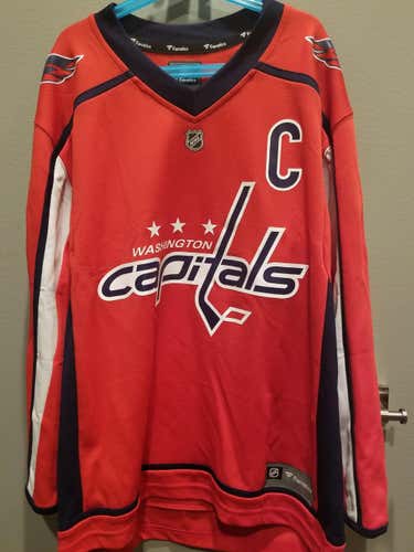 Washington Capitals  Youth Hockey  Jersey Large/XL - Brand New