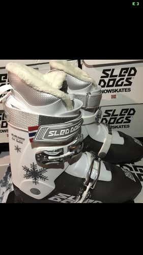 New Ice Skates For Snow Sled Dogs Snowskates Ladies Lunde Size 9