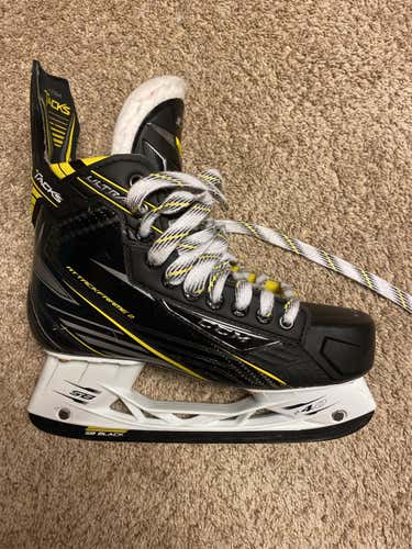 Senior CCM Ultra Tacks Regular Width  Size 7.5 Hockey Skates