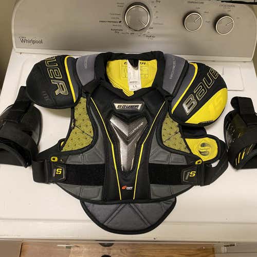 Senior Medium Bauer Supreme 1S Shoulder Pads