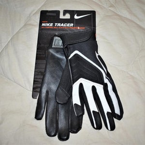 NWT - Nike Tracer All-Purpose Skill Football Gloves, Youth Medium
