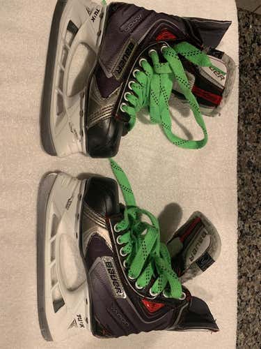 Junior Bauer Vapor X60 Regular Width Size 2 Hockey Skates