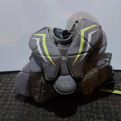 Used Senior Small Vaughn Velocity V7 XF Pro Carbon Chest and Arm Protector Goalie Chest Protector