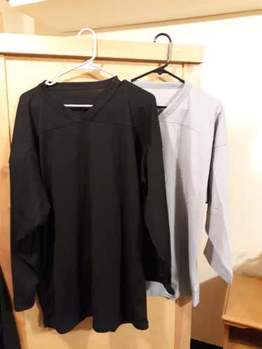 Team set - 22 adult scrimmage jerseys Black/Grey