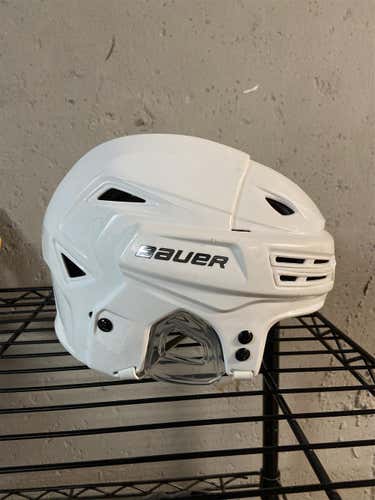 White Used Medium Bauer Re-Akt 200 Helmet