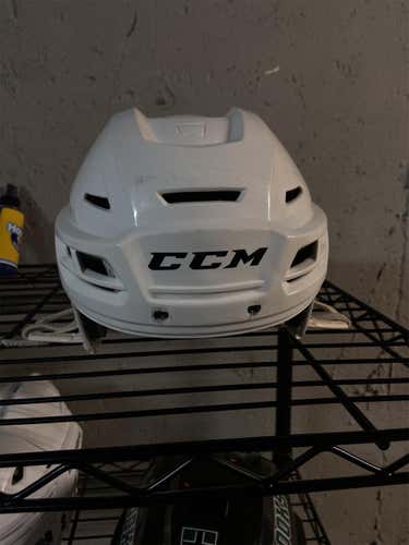 White Used Medium CCM Resistance Helmet