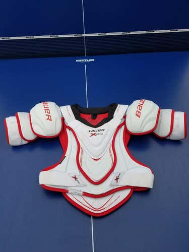 Nearly New Used Senior Medium Bauer Vapor X900 Shoulder Pads