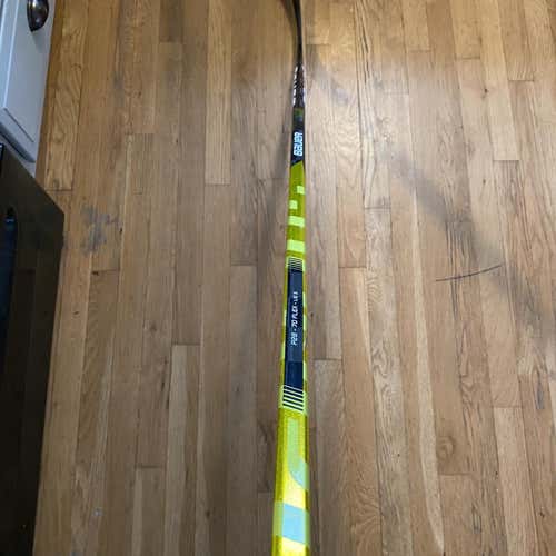 Senior Right Handed Supreme Ultra Sonic Toe Pattern  Hockey Stick
