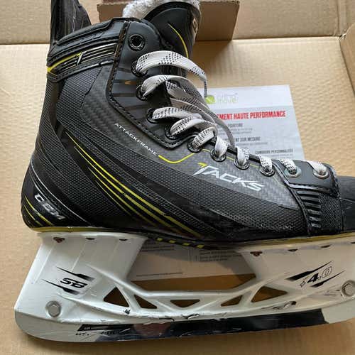 Senior CCM Tacks Regular Width  Size 8 Hockey Skates