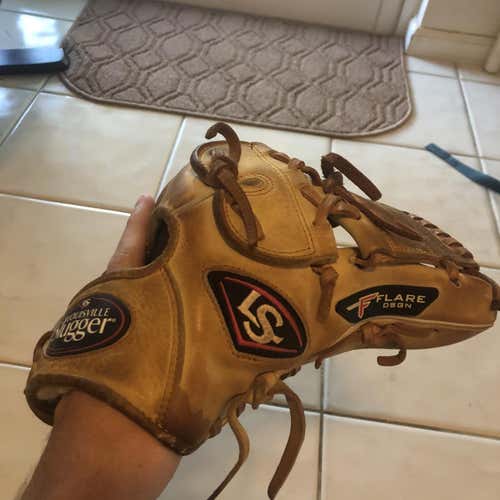 Brown Used Right Hand Throw Pro Flare 11.75" Baseball Glove