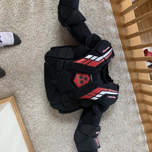 Senior Medium Vaughn Velocity VE8 Pro Pro Stock Goalie Chest Protector