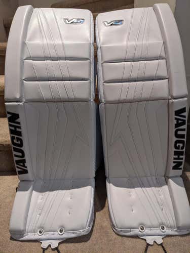 White Used Senior 32" Vaughn V9  New condition
