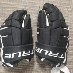 Black/white New Senior True XC5 Gloves 13"