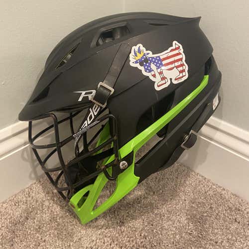 Black Adult Player's Cascade R Helmet