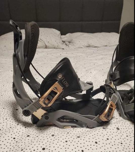 Used Large Flow Omni Snowboard Bindings