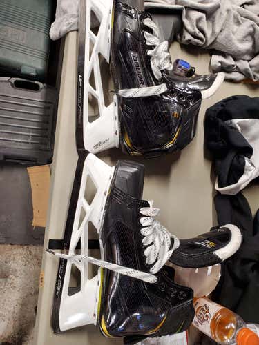 New Senior Bauer Supreme 2S Hockey Goalie Skates Regular Width Size 11.5