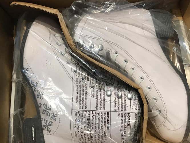 Aurora Bladerunner Figure Skates - Size: 10W - White - New