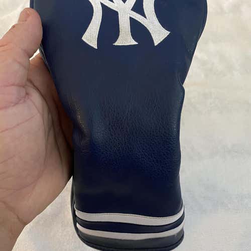 New York Yankees Used Fairway Wood Head Cover