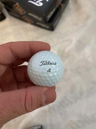 White New Titleist Pro V1 3 Pack Balls