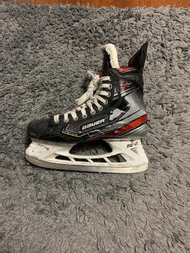 Senior Bauer Vapor 2X Regular Width Pro Stock Size 8.5 Hockey Skates