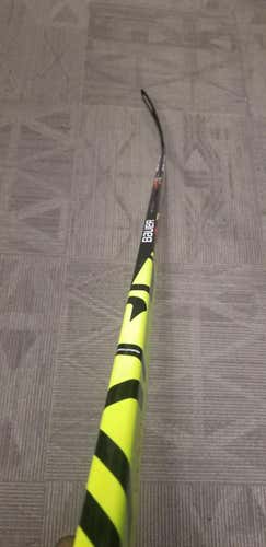 New Senior Bauer Right Handed Vapor X2.7 Hockey Stick P88 77 flex