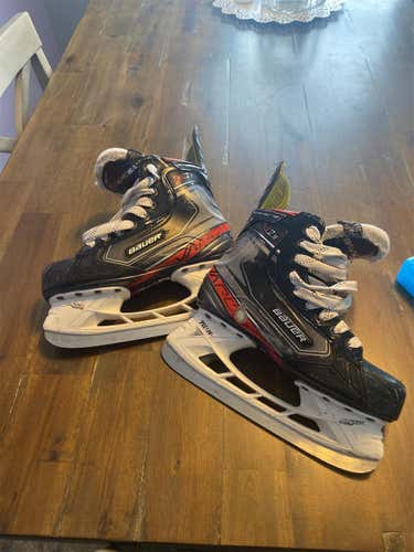 Junior Bauer Vapor X2.9 Regular Width Size 6.5 Hockey Skates