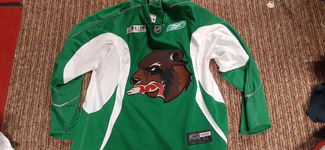 Green Reebok 2.0 Practice  Jersey Pro Stock with matching socks (Size L)