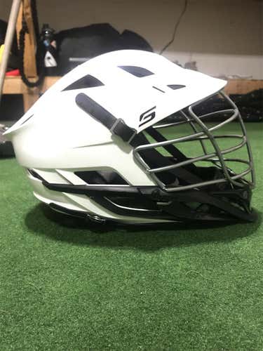 White Adult Player's Cascade S Helmet