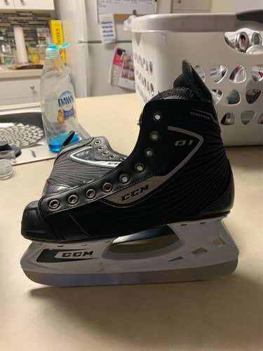 CCM 01 Size 6 Hockey Skates