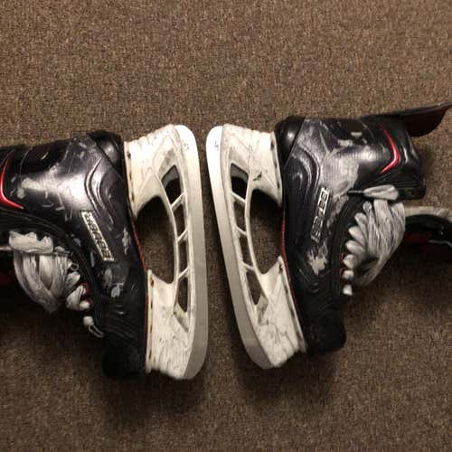 Senior Bauer Vapor 1X Regular Width  Size 9 Hockey Skates