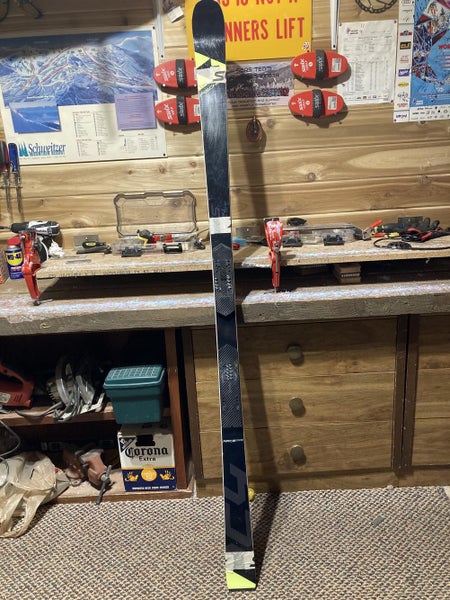 Two pairs of Fischer 183 23 m World Cup gs ski with tyrolia z17 binding (optional).