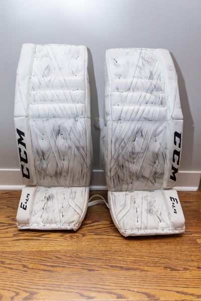 White Used Intermediate 30" CCM Extreme flex 4.9 Goalie Leg Pads