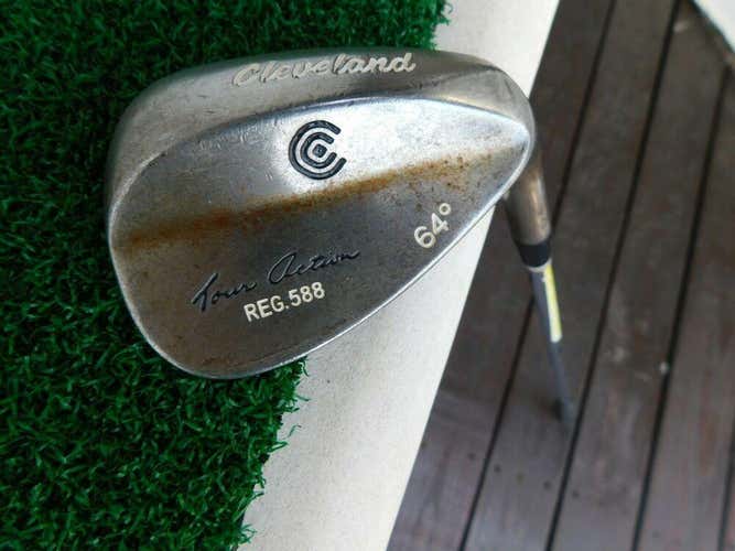 Cleveland Tour Action REG RTG 588 64* Wedge w/ True Temper Shaft