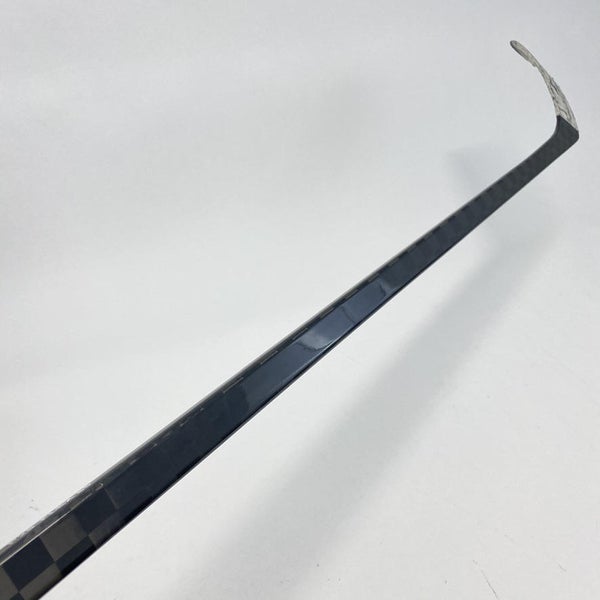Used Right Handed Blackout Pro Stock |85 Flex | P28 Curve | Grip | RH500