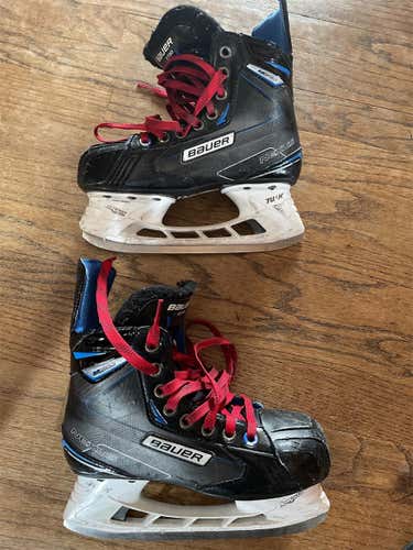 Junior Bauer Nexus N2700 Size 4.5 Hockey Skates