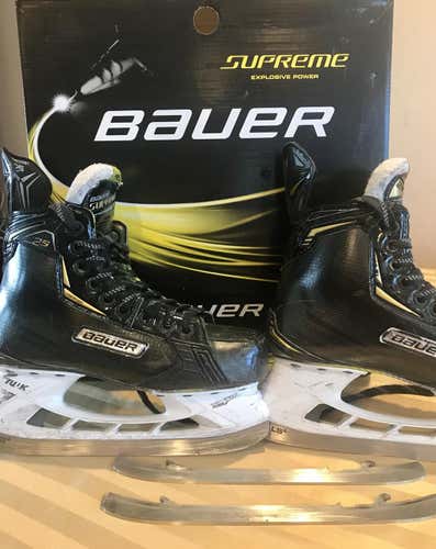 Used Junior Bauer Supreme 2S Hockey Skates Regular Width Size 5