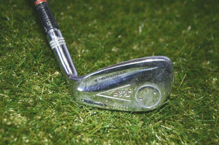 Wilson	Dynapower	9 Iron	Right Handed	36"	Steel	Stiff	New Grip