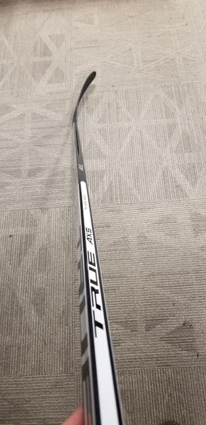 New Senior True Left Hand AX5 TC4 curve, lie 5.5, flex 75 Hockey Stick