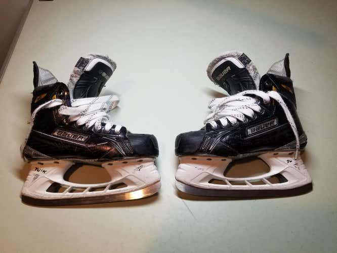 Used Junior Bauer Supreme 190 Hockey Skates Size 2.5 D Good Condition