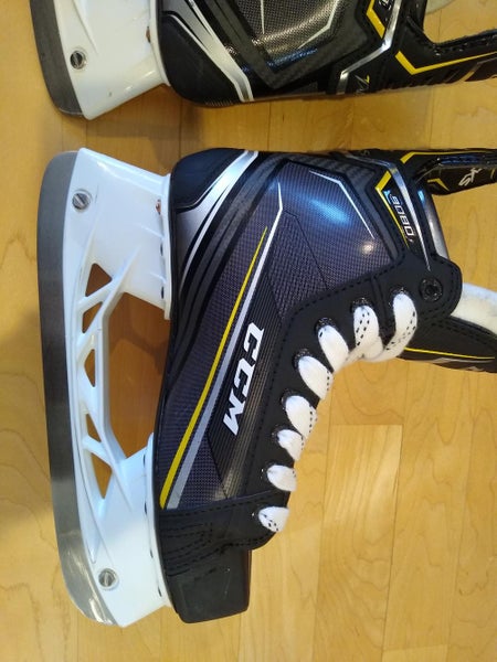 Used Junior CCM Tacks 9080 Hockey Skates Regular Width Size 5.5