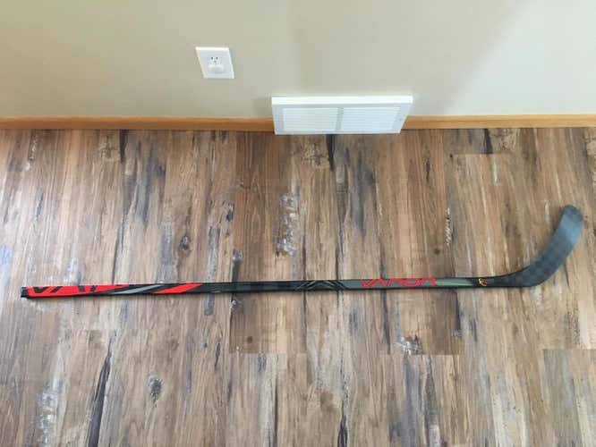 New Bauer Right Handed Vapor FlyLite Hockey Stick