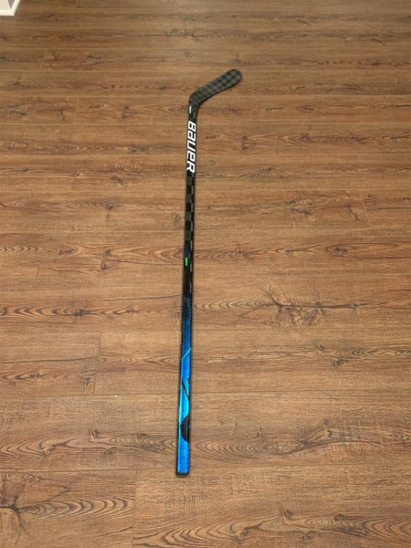 Bauer Nexus Geo Senior Hockey Stick. Right Hand, P88 Curve, 70 Flex