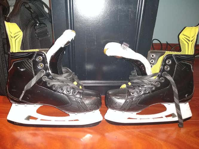 Used Junior Bauer Supreme Ignite Pro + Hockey Skates Regular Width Size 5.25
